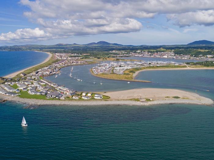 Seafront Holiday Home 1, Pwllheli. Three-bedroom lodge, enjoying sea views. Near amenities and beach