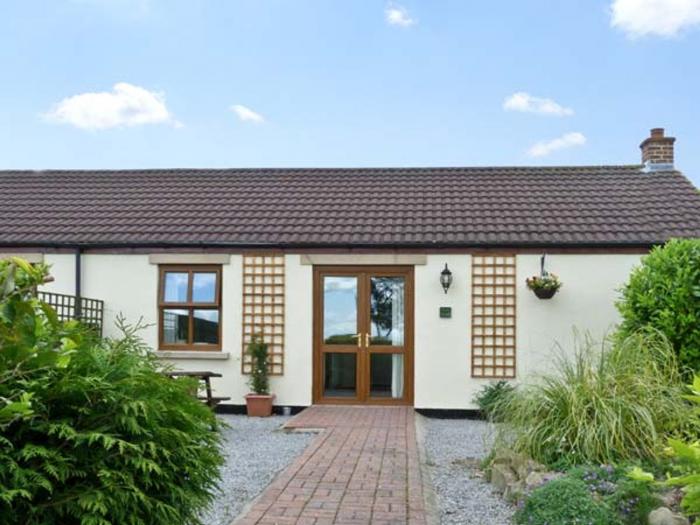 Willow Cottage nr Eppleby, Durham. Two-bedroom cottage with enclosed garden. Pet-friendly. Near AONB