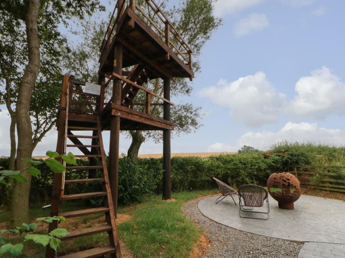 The Stang Hideaway, Eppleby, Durham. One-bedroom lodge, ideal for couples. Pet-friendly. Rural views