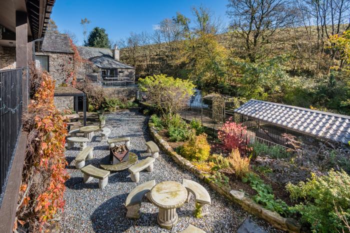 Waterfall Retreat near Orton, Cumbria. Nine-bedroom home near national park. Waterfall views. Rural.