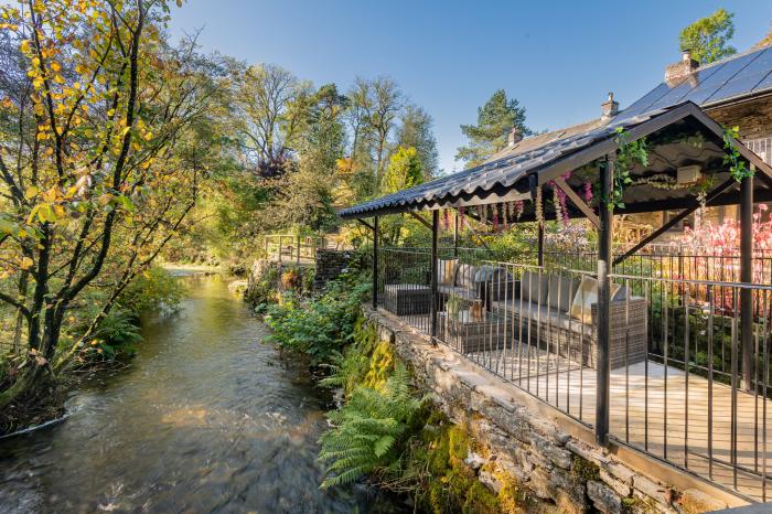 Waterfall Retreat near Orton, Cumbria. Nine-bedroom home near national park. Waterfall views. Rural.