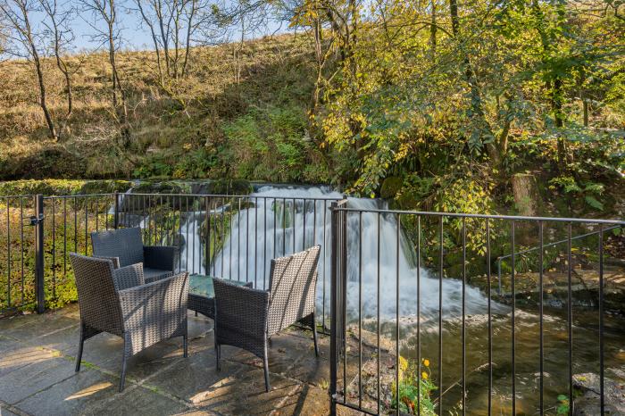 Waterfall Retreat near Orton, Cumbria. Nine-bedroom home near national park. Waterfall views. Rural.