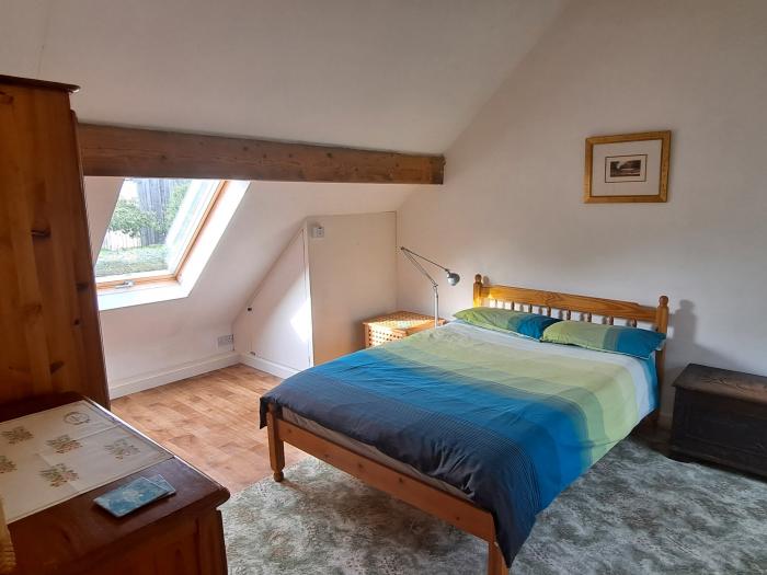 Hayway, South Brent, Devon. In Dartmoor National Park. Off-road parking. Pet-friendly. TV. WiFi. Hob