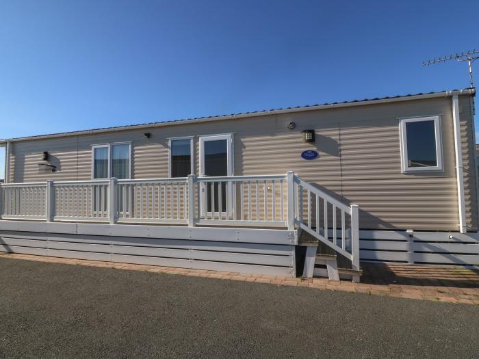 Seafront Holiday Home 2   in Pwllheli Sea & mountain views. Close to amenities. Off-road parking