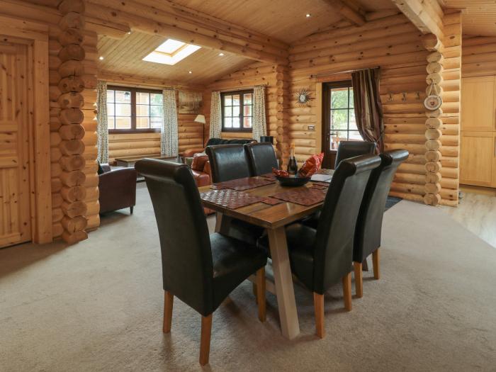 Log Cabin near to Felton, Northumberland. Single-storey. Hot tub. Pet-friendly. Rural location. WiFi