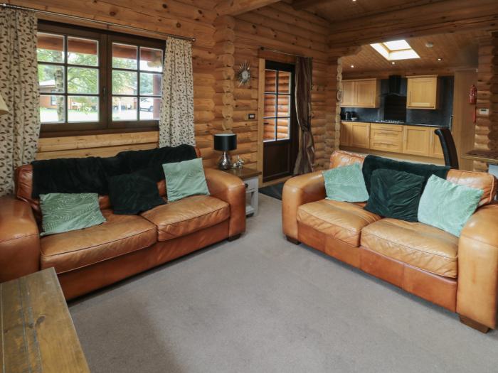 Log Cabin near to Felton, Northumberland. Single-storey. Hot tub. Pet-friendly. Rural location. WiFi