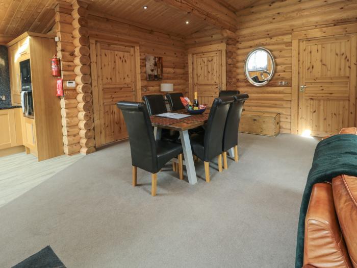 Log Cabin near to Felton, Northumberland. Single-storey. Hot tub. Pet-friendly. Rural location. WiFi