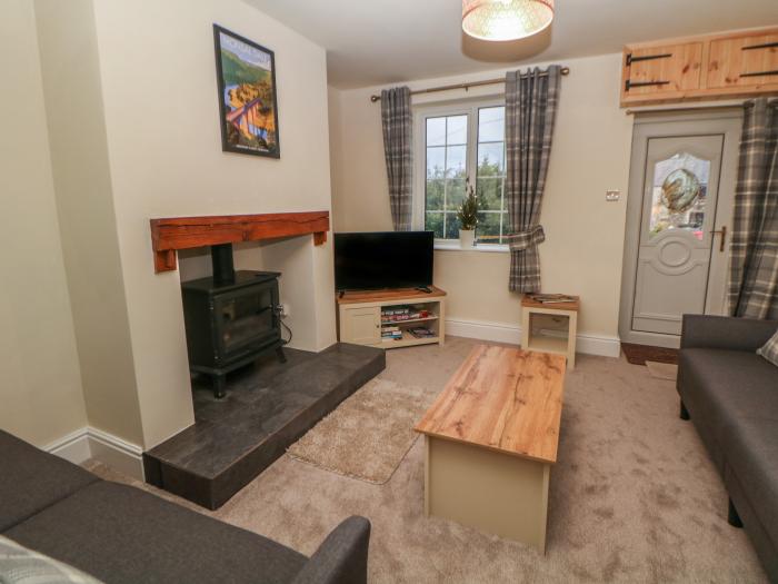 Quarry Cottage, Smalldale near Buxton, Derbyshire. Pet-friendly. EV charging. Rural location. Wi-Fi.