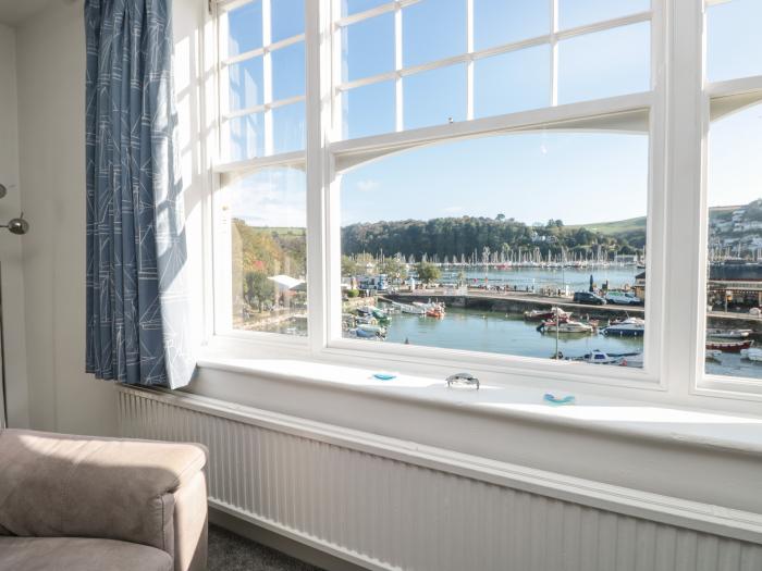 Quayside is in Dartmouth in Devon. In the South Devon AONB. Harbour views. Smart TV. Permit parking.