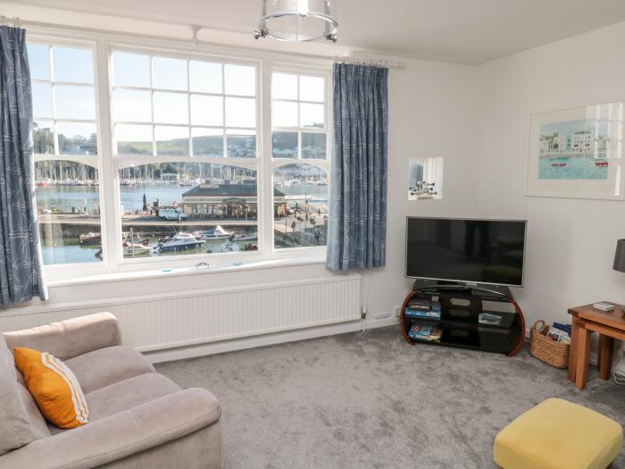 Quayside is in Dartmouth in Devon. In the South Devon AONB. Harbour views. Smart TV. Permit parking.