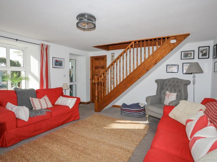 Bron Gadair, Mynytho near Llanbedrog, Gwynedd. Pet-friendly. Woodburning stove. TV. WiFi. Oven. Hob.