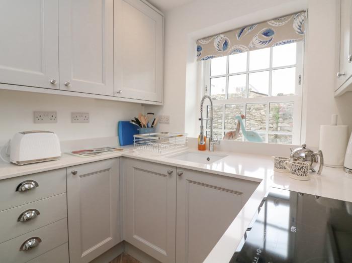 Quay Cottage in Salcombe, Devon. Close to amenities and a beach. In South Devon AONB. Central. 2bed.