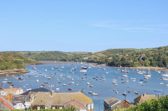 Quay Cottage in Salcombe, Devon. Close to amenities and a beach. In South Devon AONB. Central. 2bed.