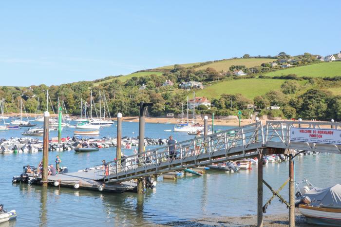 Quay Cottage in Salcombe, Devon. Close to amenities and a beach. In South Devon AONB. Central. 2bed.