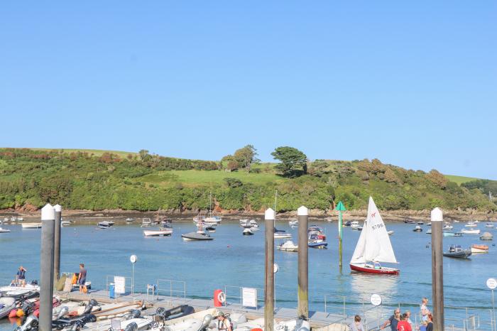 Quay Cottage in Salcombe, Devon. Close to amenities and a beach. In South Devon AONB. Central. 2bed.