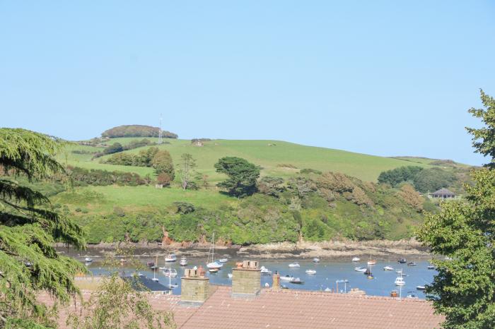 Quay Cottage in Salcombe, Devon. Close to amenities and a beach. In South Devon AONB. Central. 2bed.