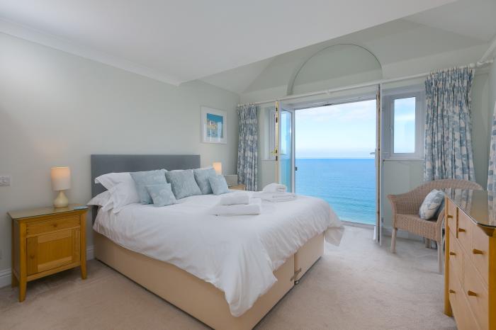 Wavetop is in Carbis Bay, Cornwall. Penthouse apartment with stunning sea views. Near beach. Stylish