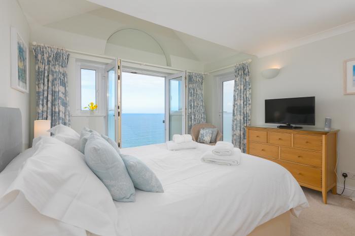 Wavetop is in Carbis Bay, Cornwall. Penthouse apartment with stunning sea views. Near beach. Stylish