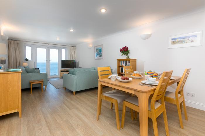 Wavetop is in Carbis Bay, Cornwall. Penthouse apartment with stunning sea views. Near beach. Stylish