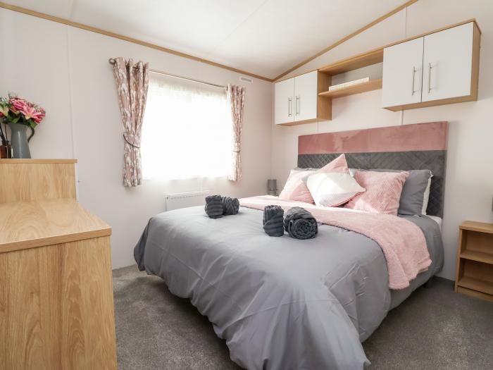 Silverdale View is near Sherburn, in North Yorkshire. Two-bedroom lodge with hot tub. Near amenities