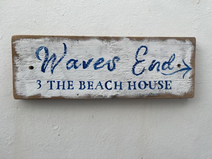 Waves End, Portmellon nr Mevagissey, Cornwall. Close to beach. Sea views. Romantic. Couples retreat.