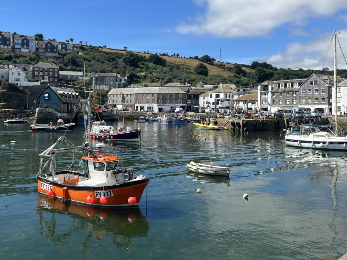 Waves End, Portmellon nr Mevagissey, Cornwall. Close to beach. Sea views. Romantic. Couples retreat.