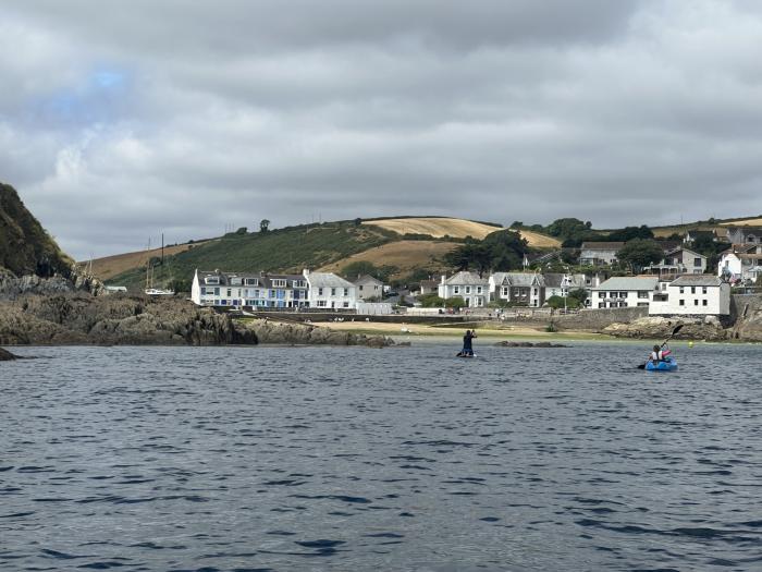 Waves End, Portmellon nr Mevagissey, Cornwall. Close to beach. Sea views. Romantic. Couples retreat.