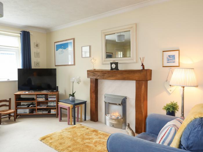 Wingelock in Rhosneigr, Anglesey. Close to local amenities and a beach. Dog-friendly. Smart TV. 3bed