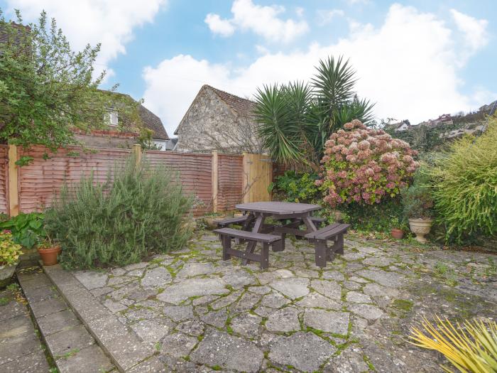 The Old Lace Shop, Beer, Devon. Near East Devon AONB. Close to amenities and beach. Off-road parking