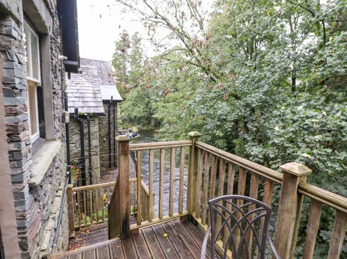 Riverbank, Grasmere, Cumbria. Duplex apartment, set in a national park. Near amenities. Pet-friendly