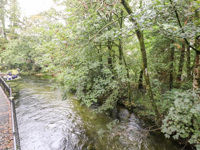 Riverbank, Grasmere, Cumbria. Duplex apartment, set in a national park. Near amenities. Pet-friendly