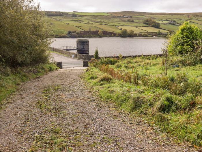 Scar Top Mistal, Oldfield near Haworth, West Yorkshire. Hot tub. Countryside views. Romantic. Rural.