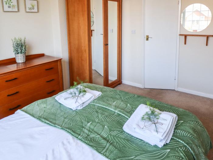 Chalfont Lodge, is in Skegness, Lincolnshire. Close to amenities and a beach. Off-road parking. 9bed