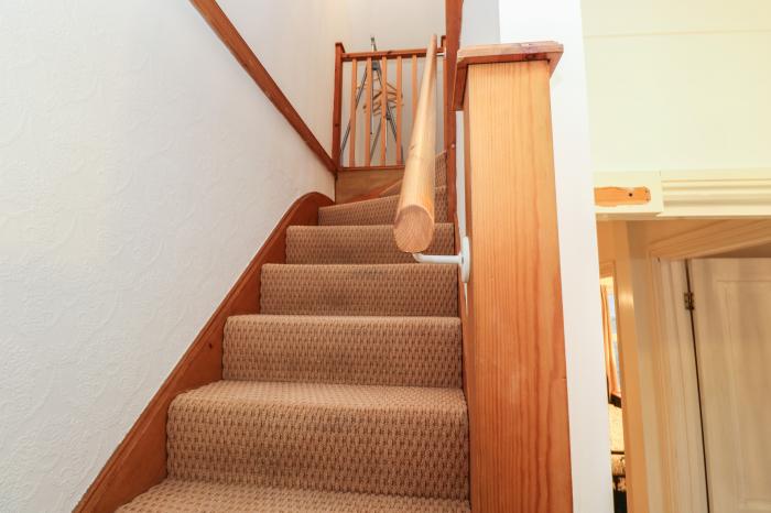 5 St Ives is in St Ives, Cornwall. Sea views. Over three floors. Pet-friendly. Close to shop and pub