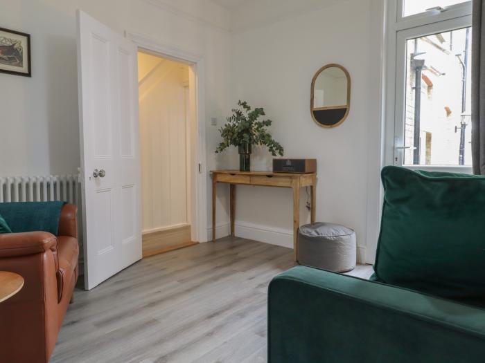 Mabel in Whitstable, Kent. Ground-floor apartment. Pet-friendly. Enclosed garden. Smart TV. Sofa bed