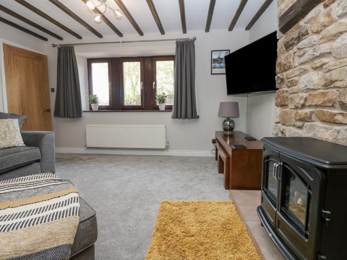 Larimar in Kirkby Stephen, Cumbria. Two-bedroom home near amenities and national park. Pet-friendly.