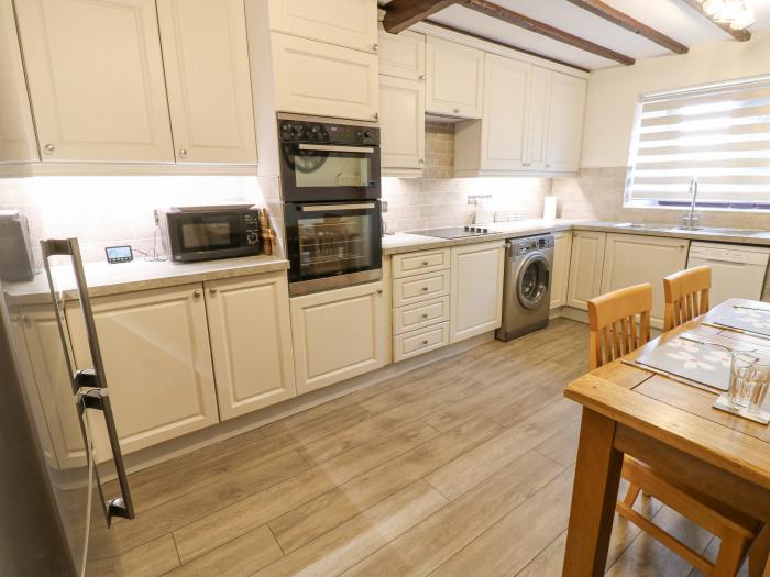 Larimar in Kirkby Stephen, Cumbria. Two-bedroom home near amenities and national park. Pet-friendly.