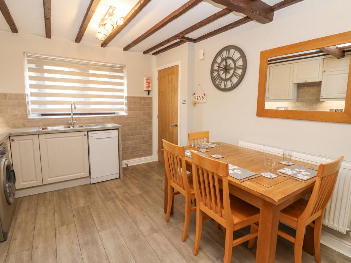 Larimar in Kirkby Stephen, Cumbria. Two-bedroom home near amenities and national park. Pet-friendly.