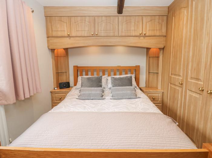 Larimar in Kirkby Stephen, Cumbria. Two-bedroom home near amenities and national park. Pet-friendly.