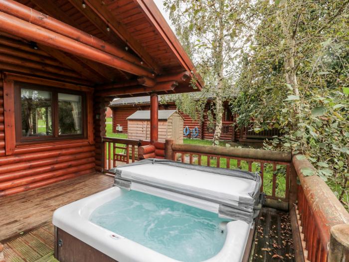 10 Water's Edge, Morpeth near Felton, Northumberland. TV. Pet-friendly. Hot tub. WiFi. Oven. Parking