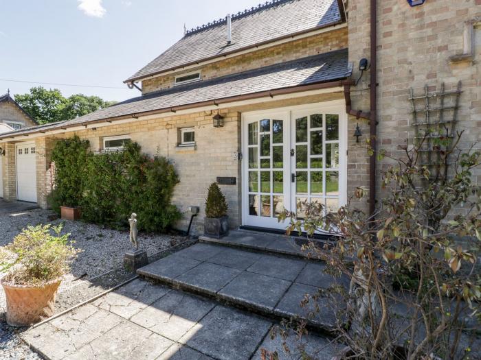 2 Heath Cottages, Sandford, Dorset. Woodburning stove. Off-road parking. Pet-friendly. Front garden.