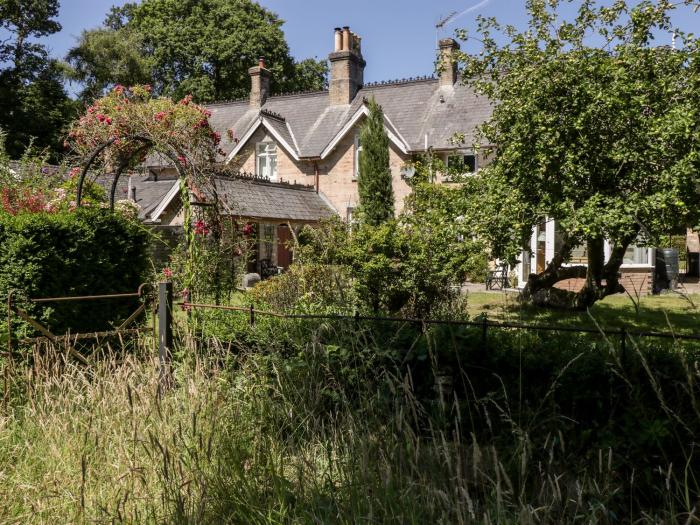 2 Heath Cottages, Sandford, Dorset. Woodburning stove. Off-road parking. Pet-friendly. Front garden.