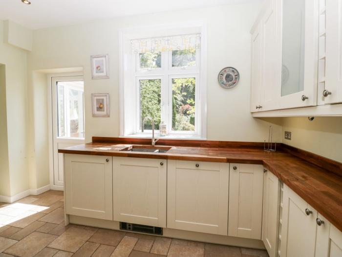 2 Heath Cottages, Sandford, Dorset. Woodburning stove. Off-road parking. Pet-friendly. Front garden.