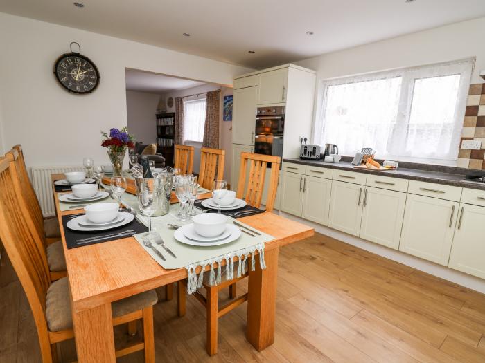 Melrose, in Kilgetty, Pembrokeshire. Four-bedroom home near amenities and attractions. Pet-friendly.