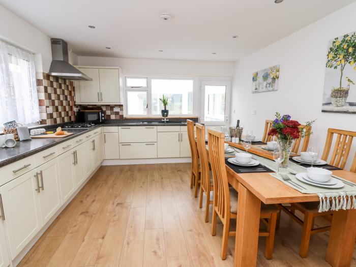 Melrose, in Kilgetty, Pembrokeshire. Four-bedroom home near amenities and attractions. Pet-friendly.