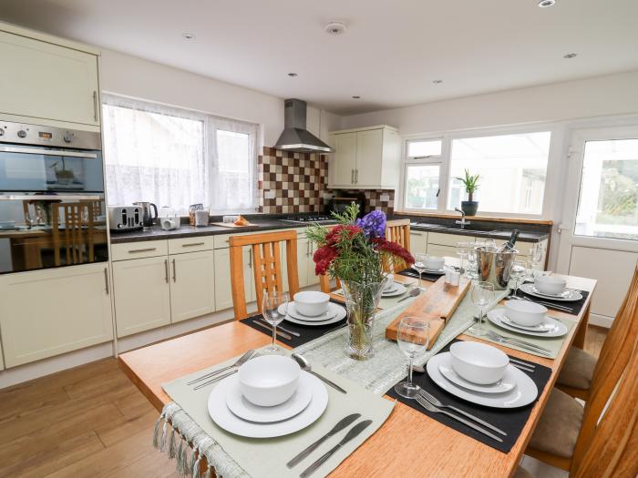 Melrose, in Kilgetty, Pembrokeshire. Four-bedroom home near amenities and attractions. Pet-friendly.