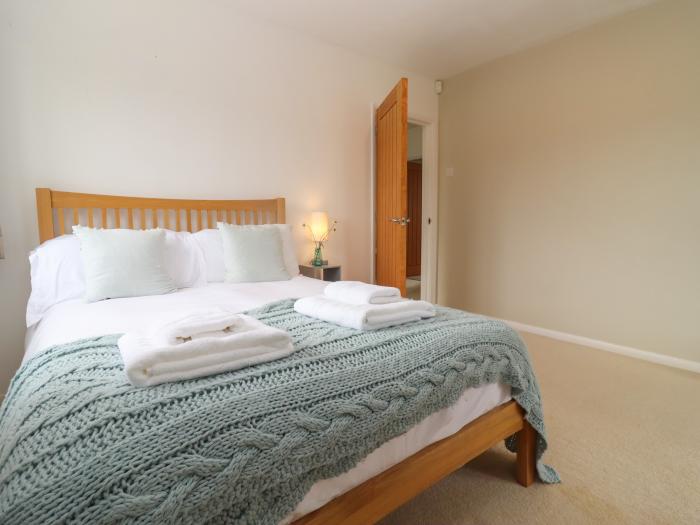 The Firs, in Brockworth, Gloucestershire. Four-bedroom home with rural views. Hot tub. Pet-friendly.