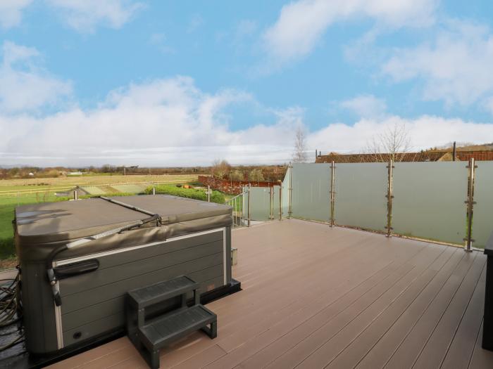 The Firs, in Brockworth, Gloucestershire. Four-bedroom home with rural views. Hot tub. Pet-friendly.