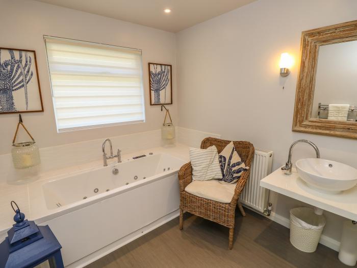 Burwyns, in Ventnor, Isle of Wight. Sea views. Close to amenities. Near the Isle of Wight AONB. Pets