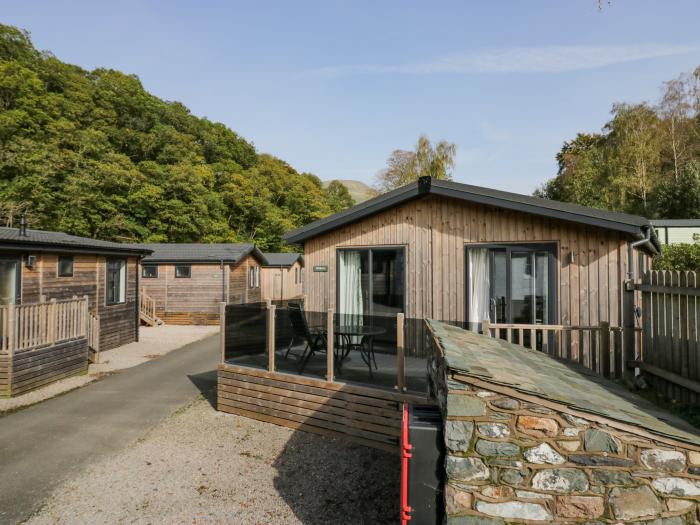 The Bothy is in Keswick, in Cumbria. Single-storey lodge with rural views. In national park. Family.